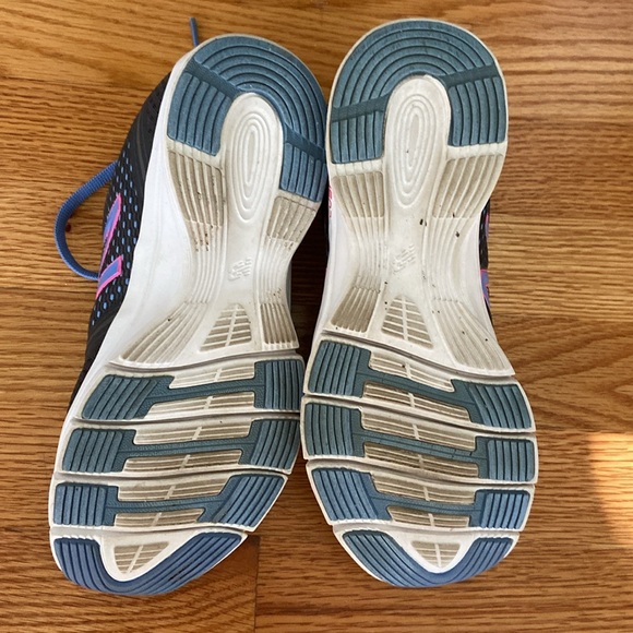 New Balance 711 Heel Pillow Comfort Running Sneaker - Picture 5 of 10